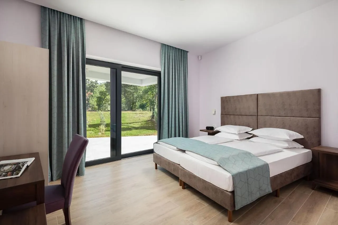 Villa Vines, Modern Luxury In Serene Seclusion