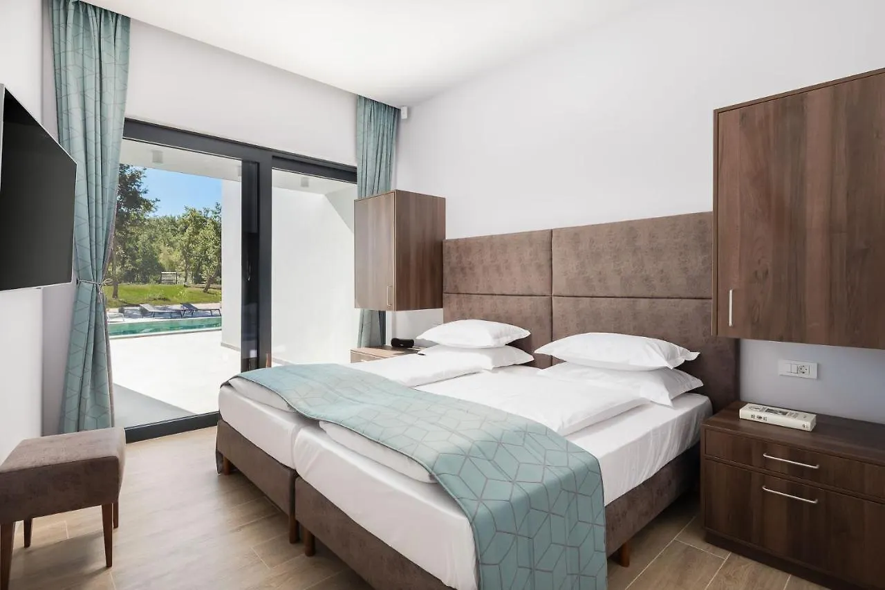 Villa Vines, Modern Luxury In Serene Seclusion