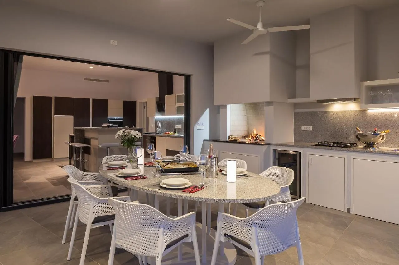 Villa Vines, Modern Luxury In Serene Seclusion