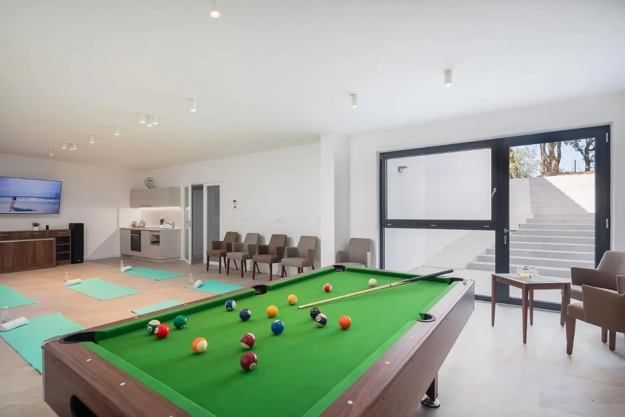 Villa Vines, Modern Luxury In Serene Seclusion