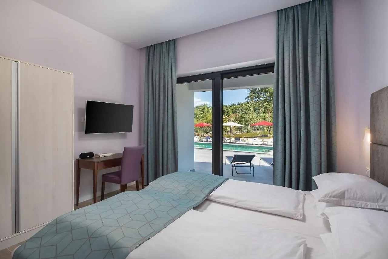 Villa Vines, Modern Luxury In Serene Seclusion