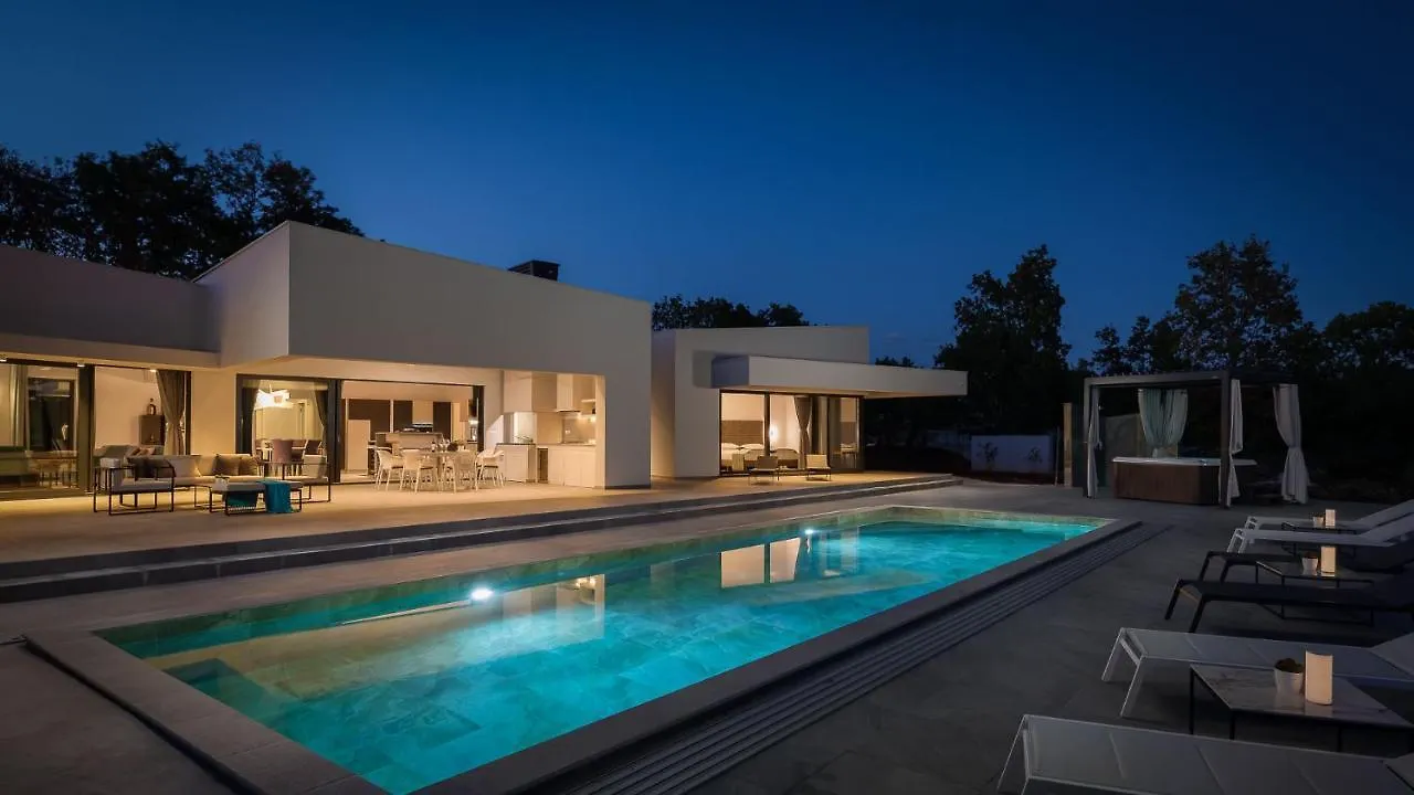 Villa Vines, Modern Luxury In Serene Seclusion