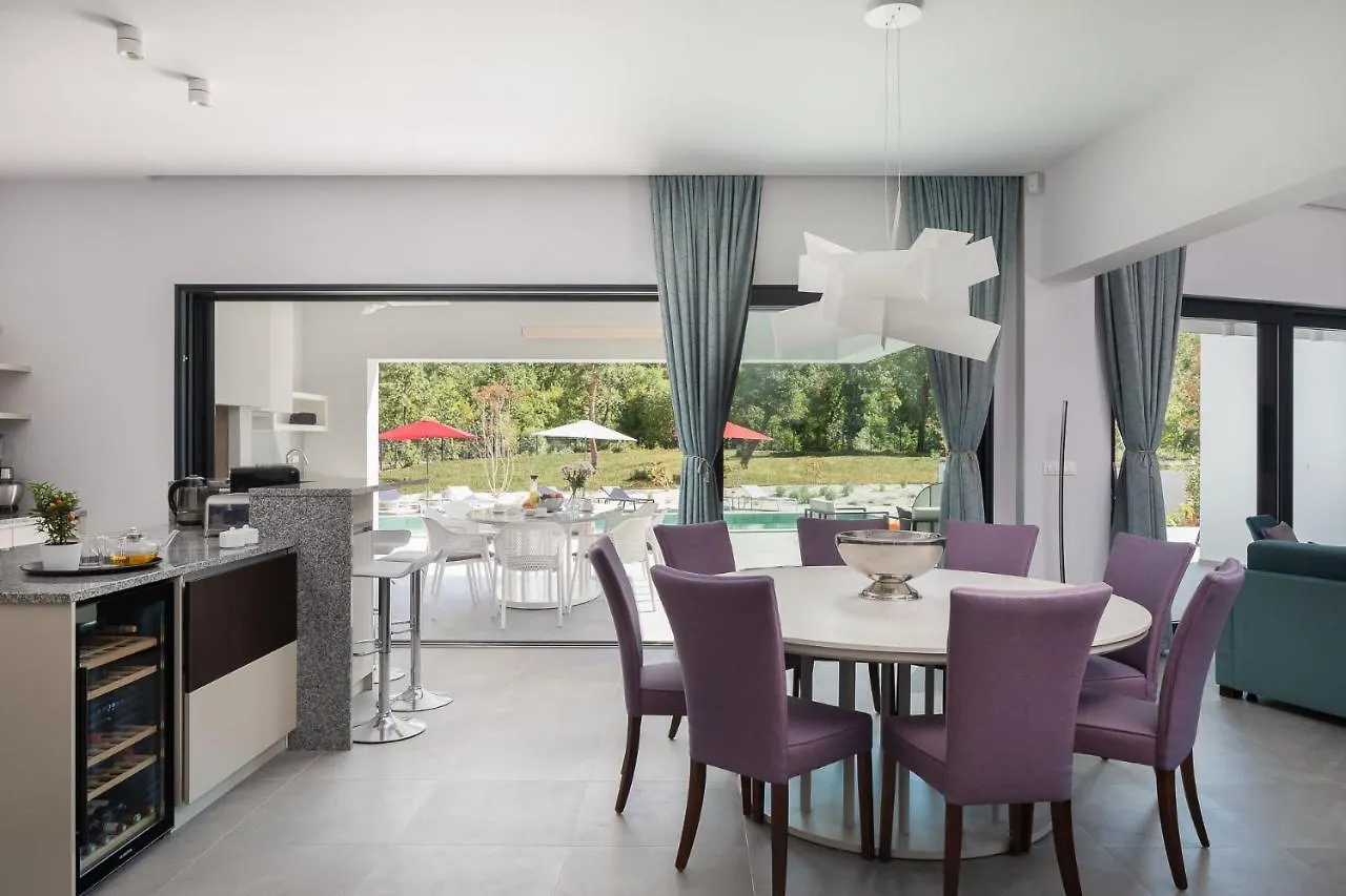 Villa Vines, Modern Luxury In Serene Seclusion