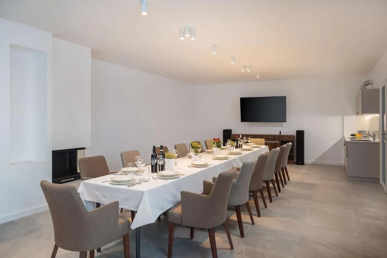 Villa Vines, Modern Luxury In Serene Seclusion