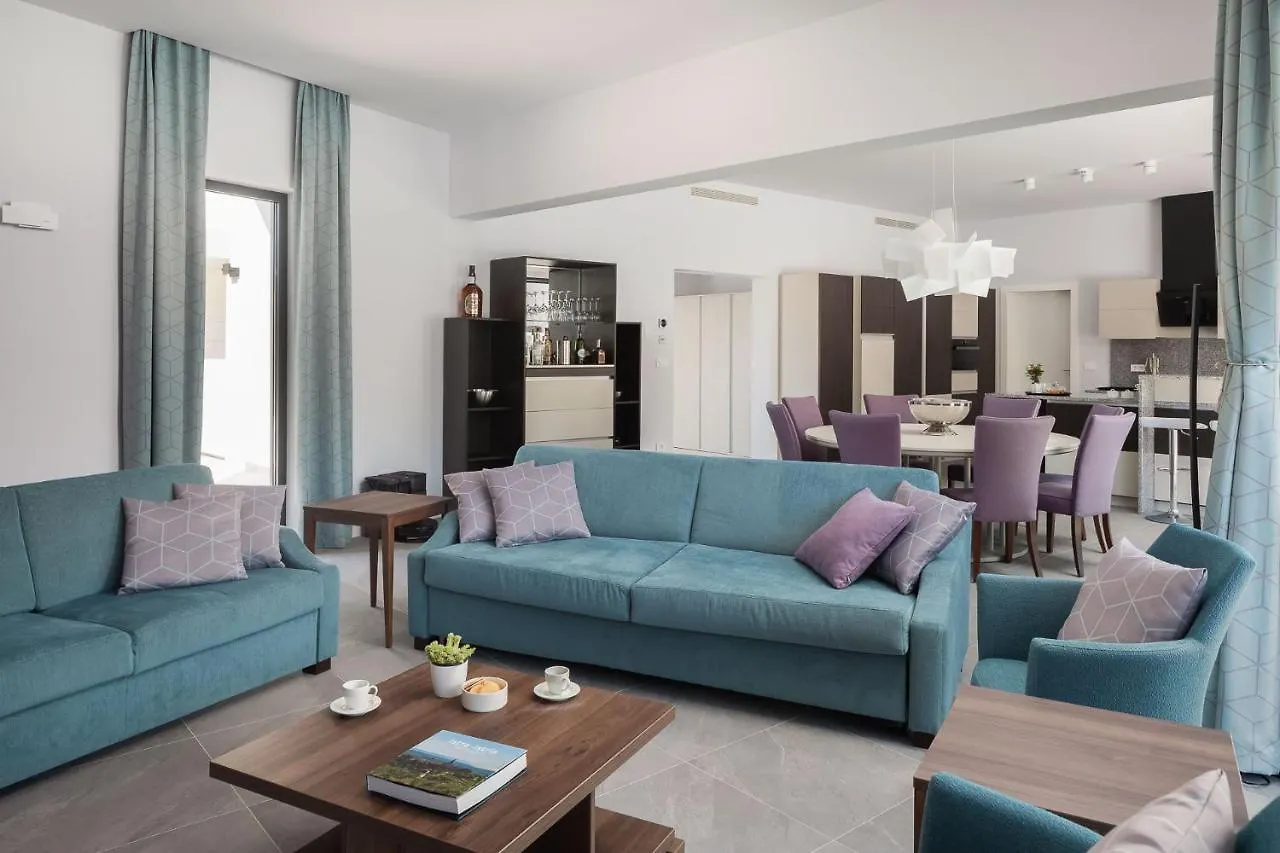 Villa Vines, Modern Luxury In Serene Seclusion Svetvincenat
