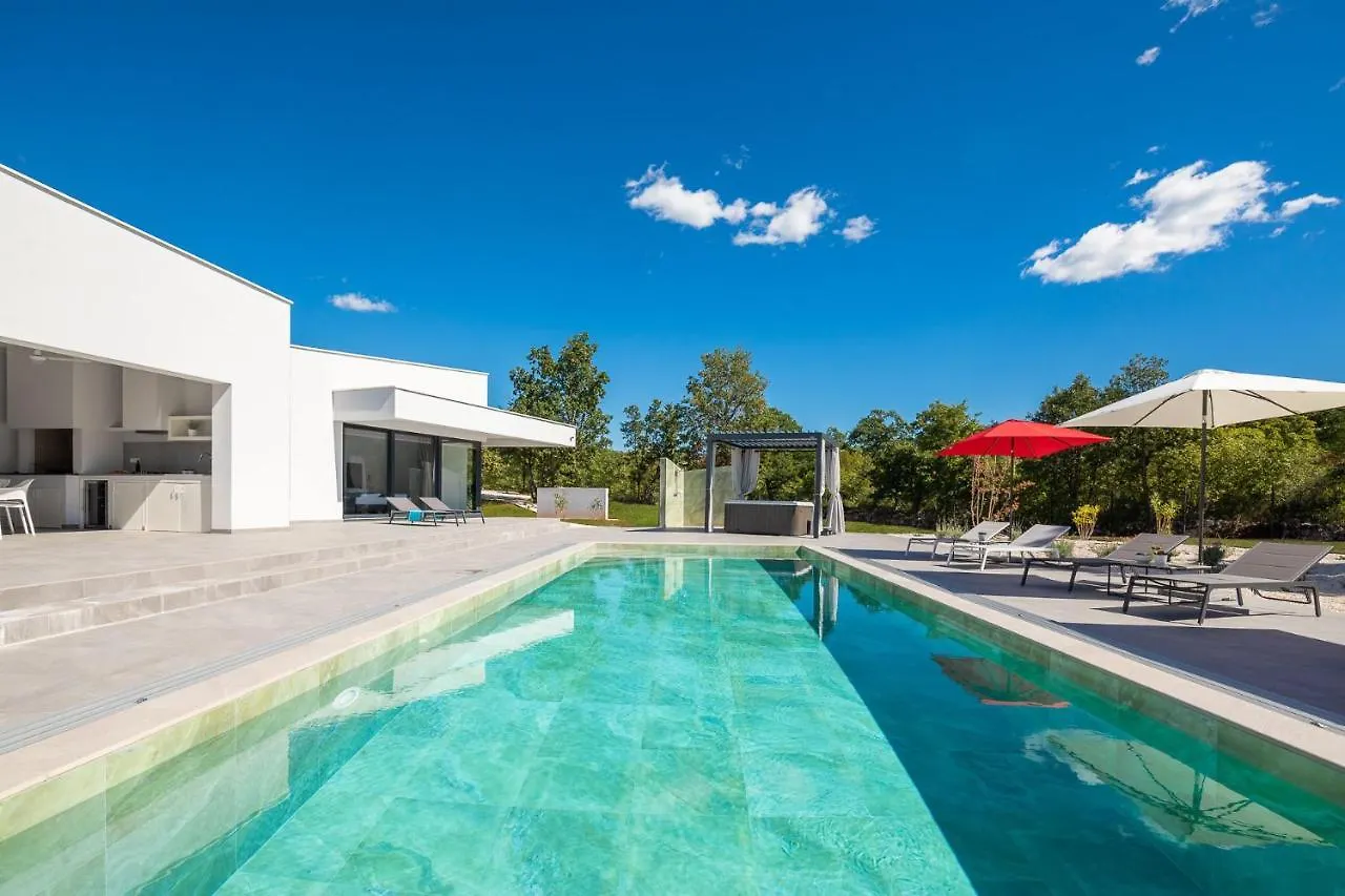 Villa Vines, Modern Luxury In Serene Seclusion