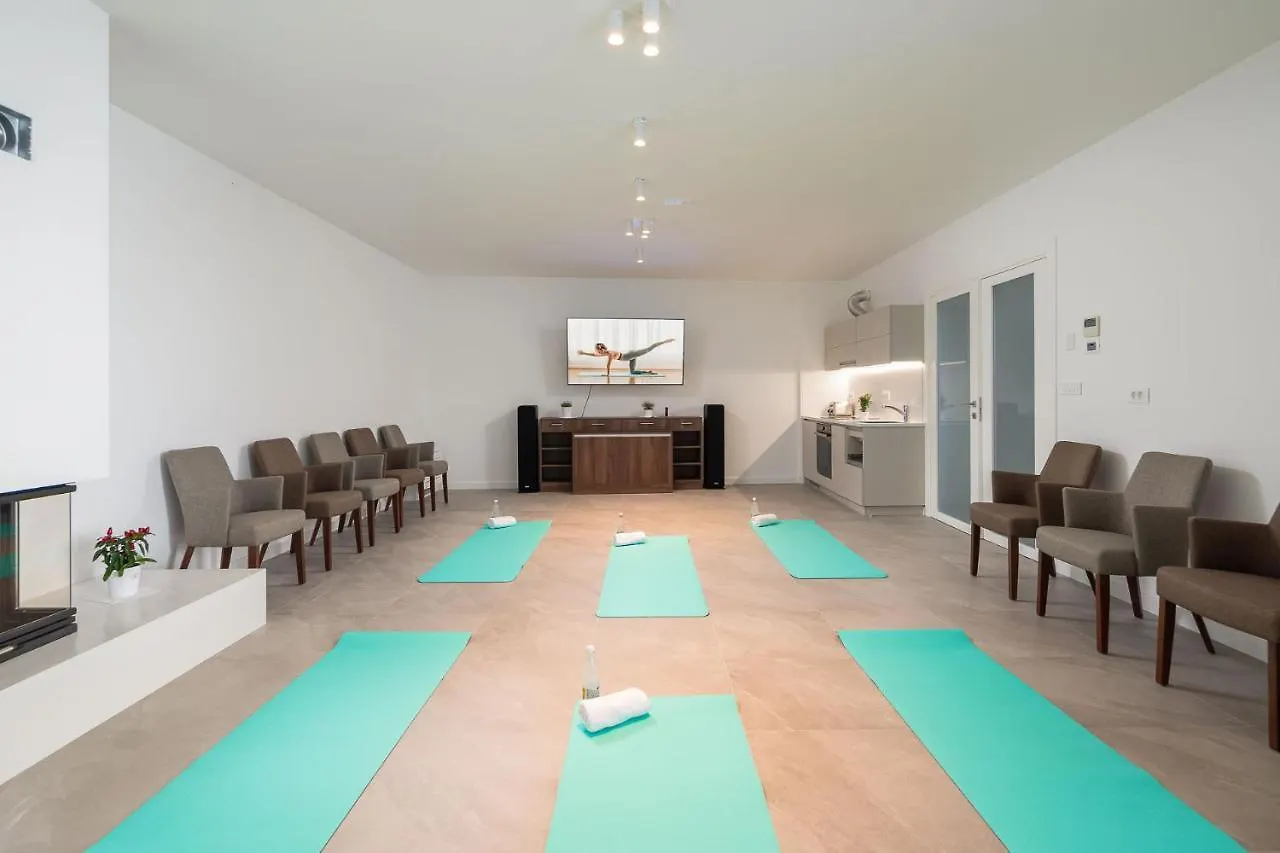 Villa Vines, Modern Luxury In Serene Seclusion