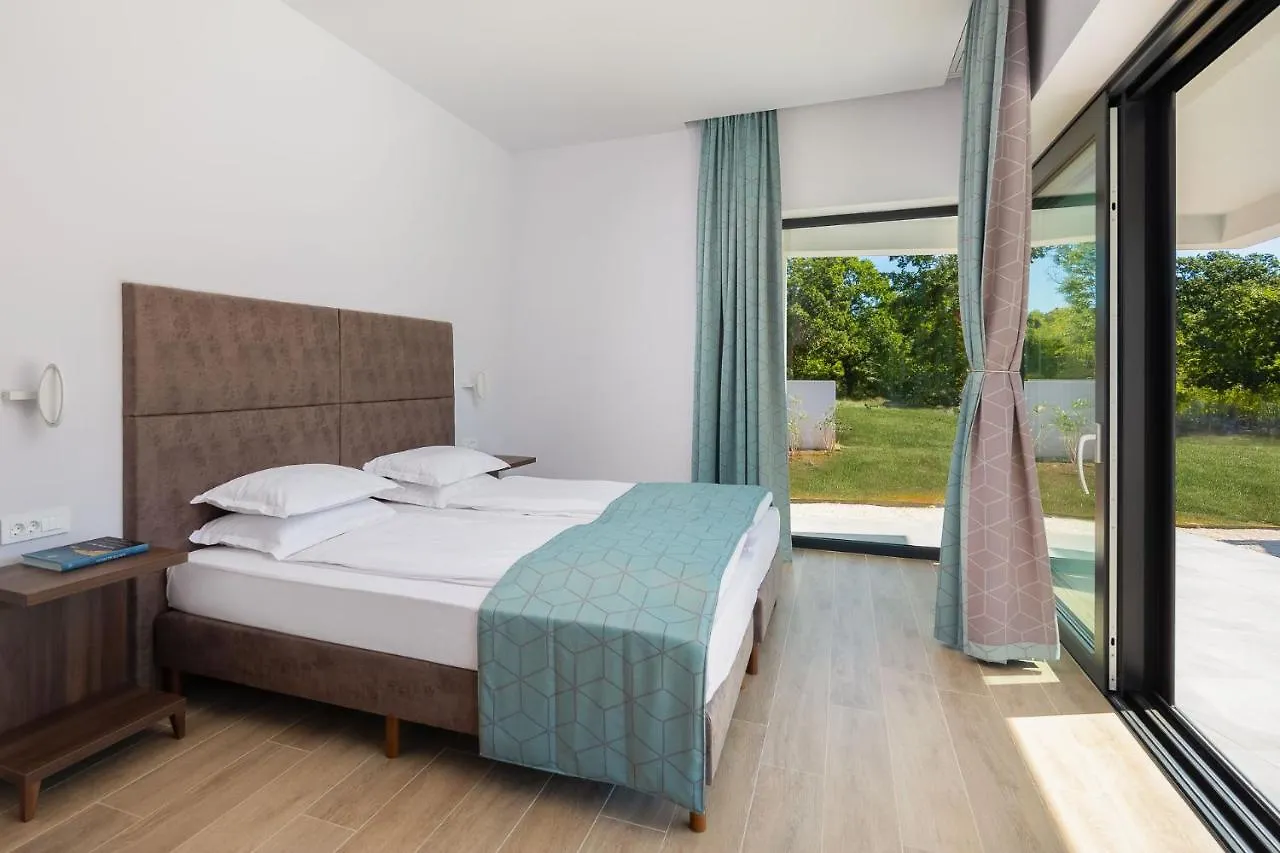 Villa Vines, Modern Luxury In Serene Seclusion