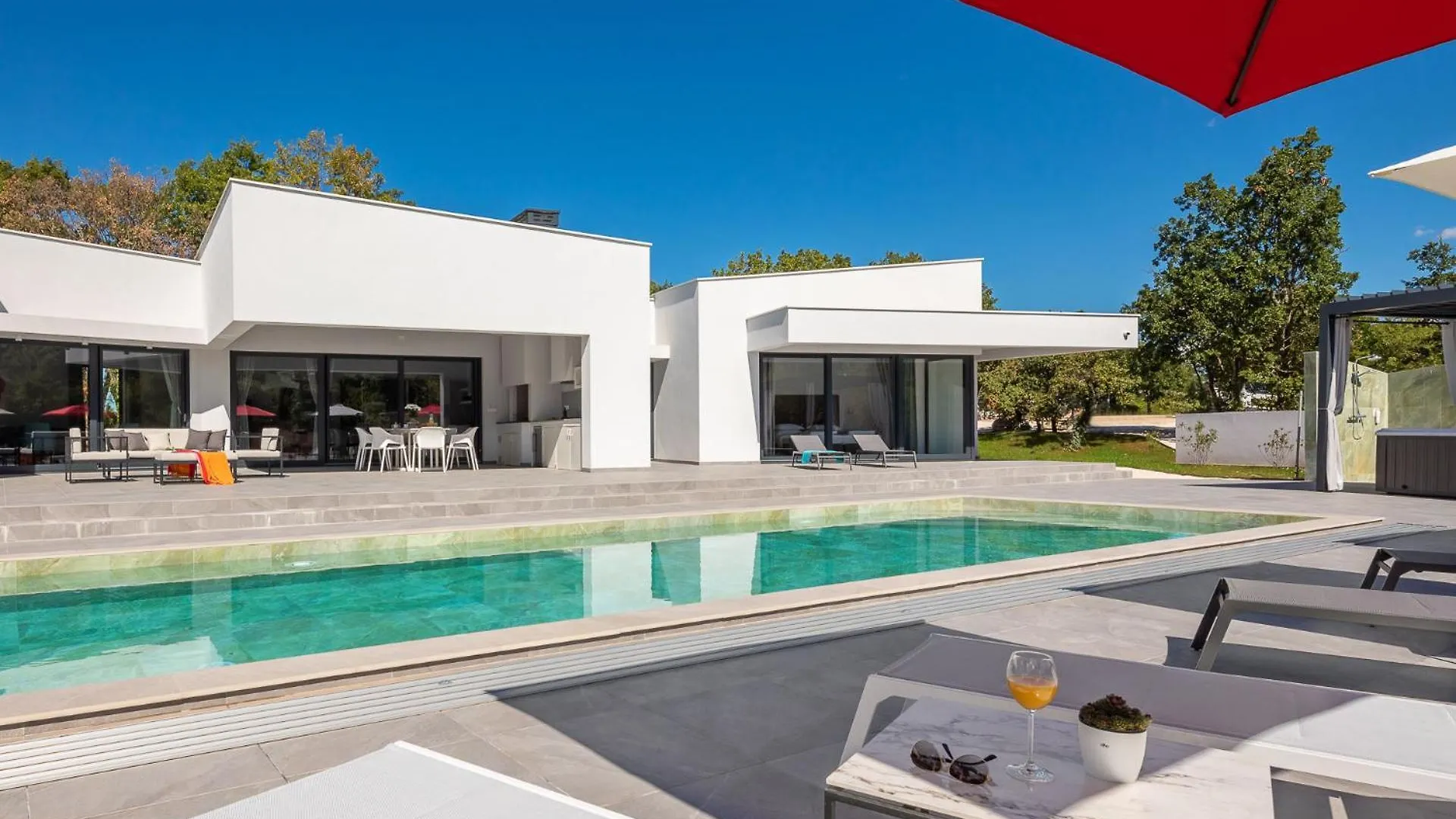 Villa Vines, Modern Luxury In Serene Seclusion