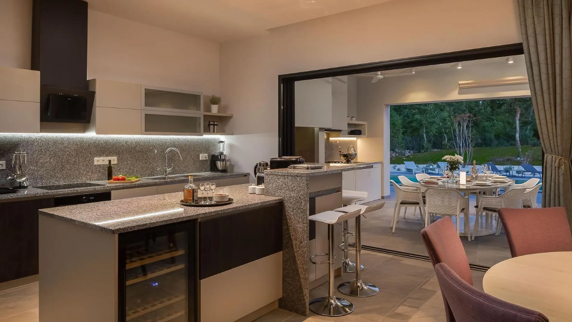 Villa Vines, Modern Luxury In Serene Seclusion
