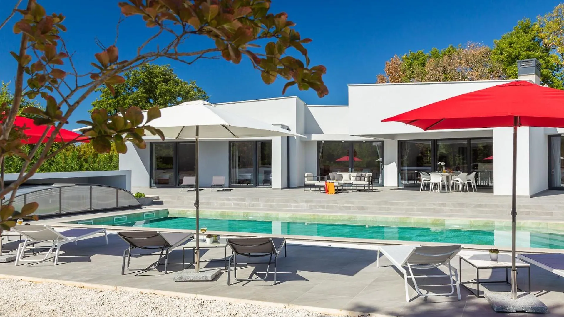 Villa Vines, Modern Luxury In Serene Seclusion