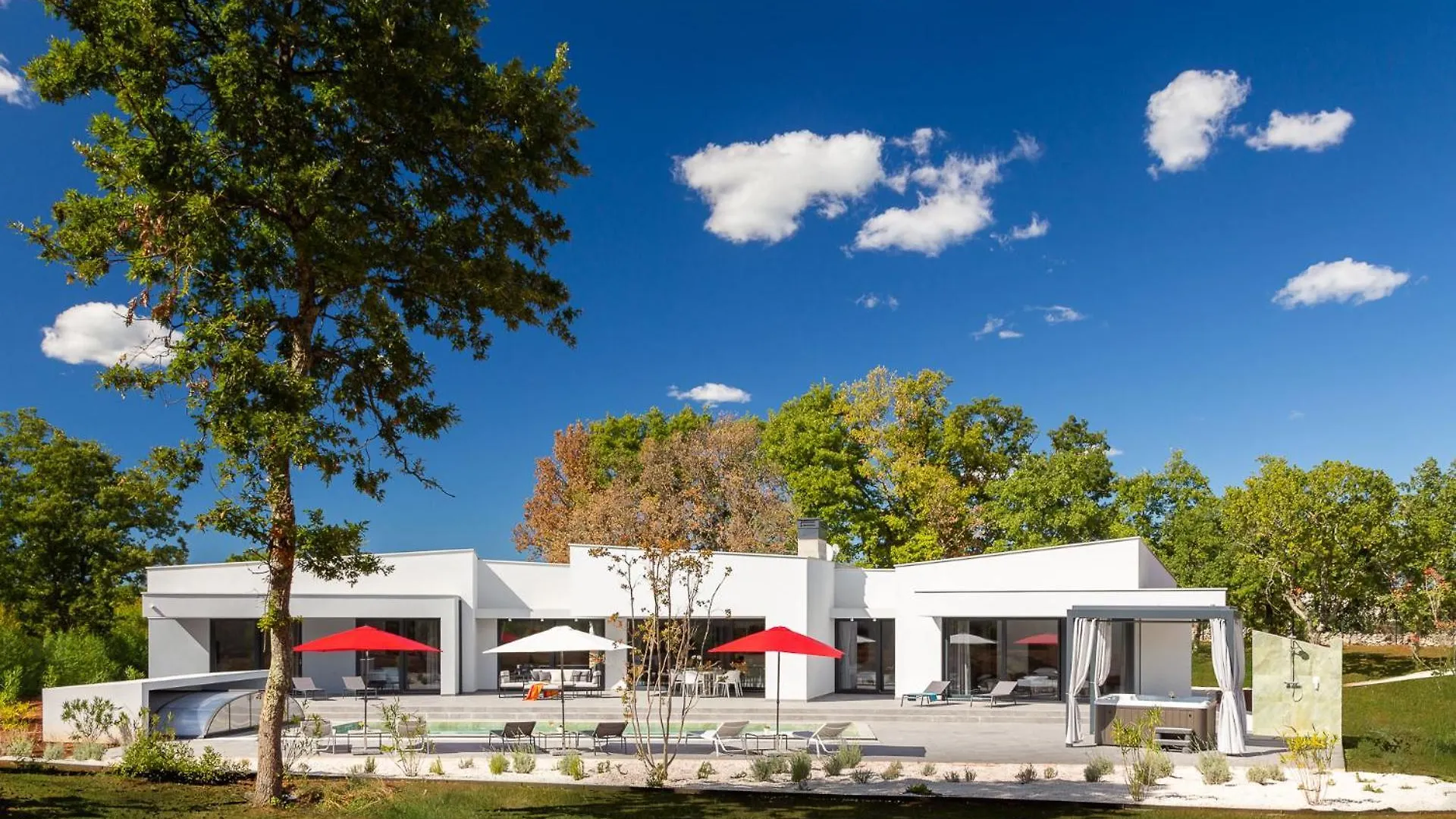 Villa Vines, Modern Luxury In Serene Seclusion