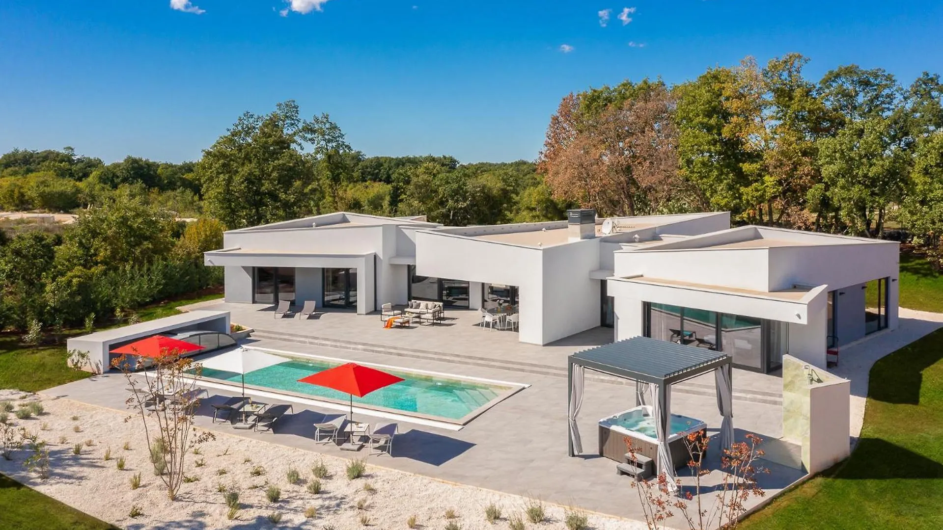 Villa Vines, Modern Luxury In Serene Seclusion